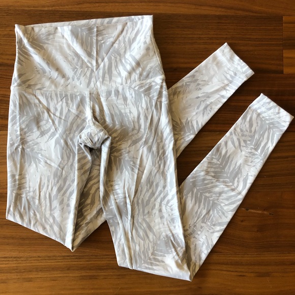 Lululemon Wunder Under Pant Hi-Rise Luxtreme White Tropical Fern Full Length 4 - Picture 3 of 12